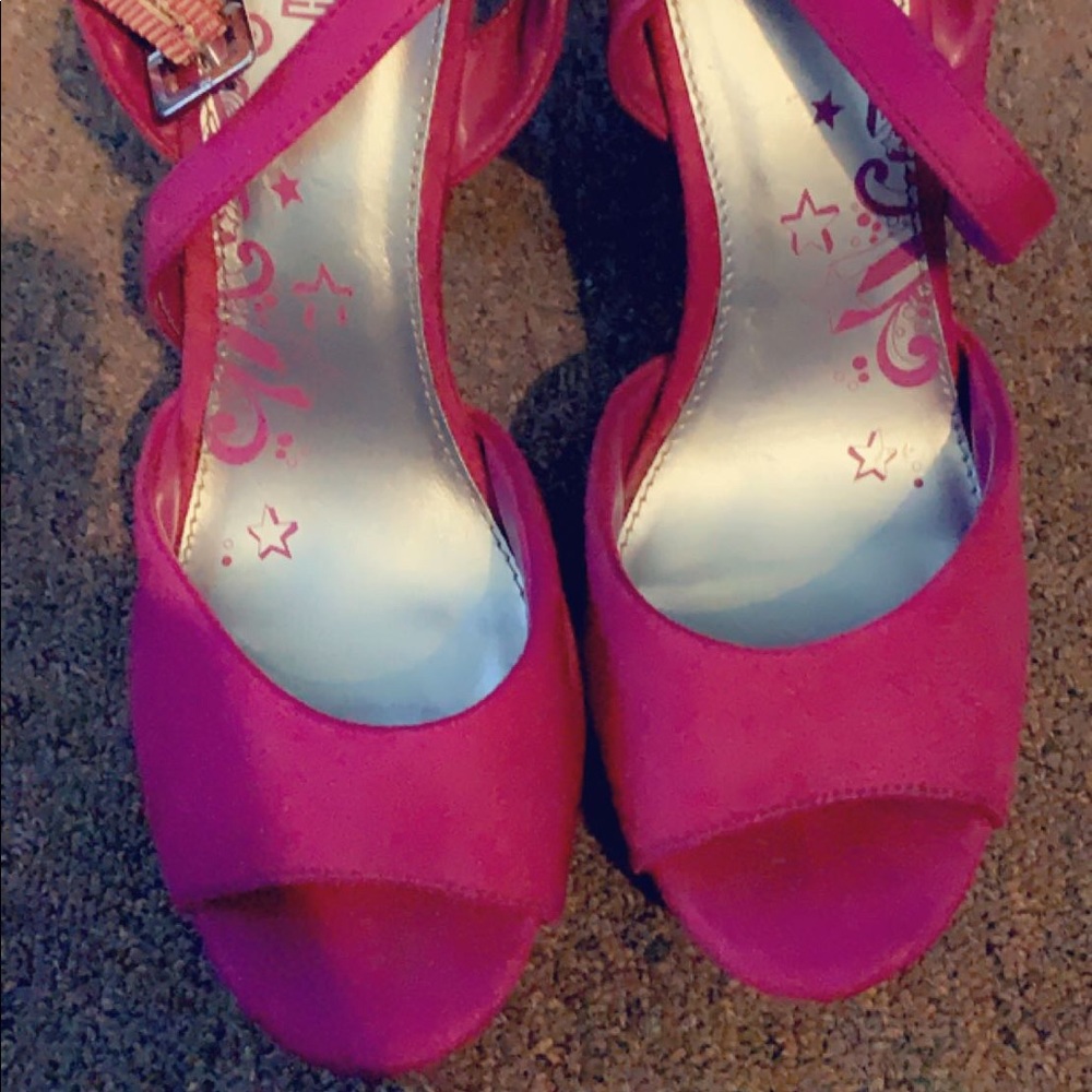 Shoes - Picture 2 of 6